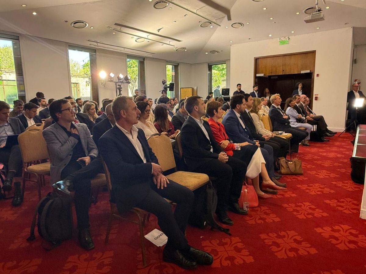 Jimena Latorre junto a Jerónimo Shantal estuvieron en un foro minero, organizado por la Embajada de Suecia. Jimena Latorre junto a Jerónimo Shantal estuvieron en un foro minero, organizado por la Embajada de Suecia.