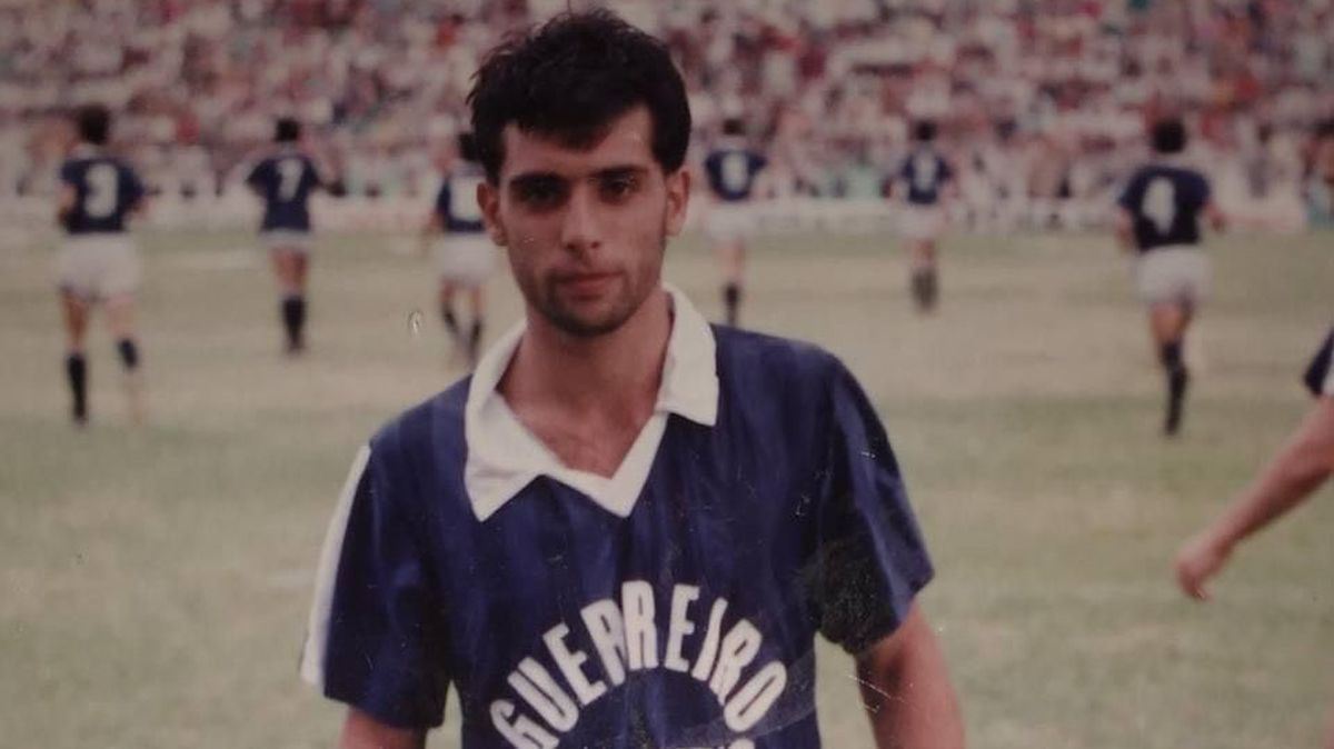 El Beto Naves estaba con la camiseta de la Lepra, donde vivió grandes momentos y se ganó el cariño de los hinchas. El Beto Naves estaba con la camiseta de la Lepra, donde vivió grandes momentos y se ganó el cariño de los hinchas.