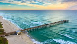 La playa de Florida que un paraíso y tiene grandes centros comerciales