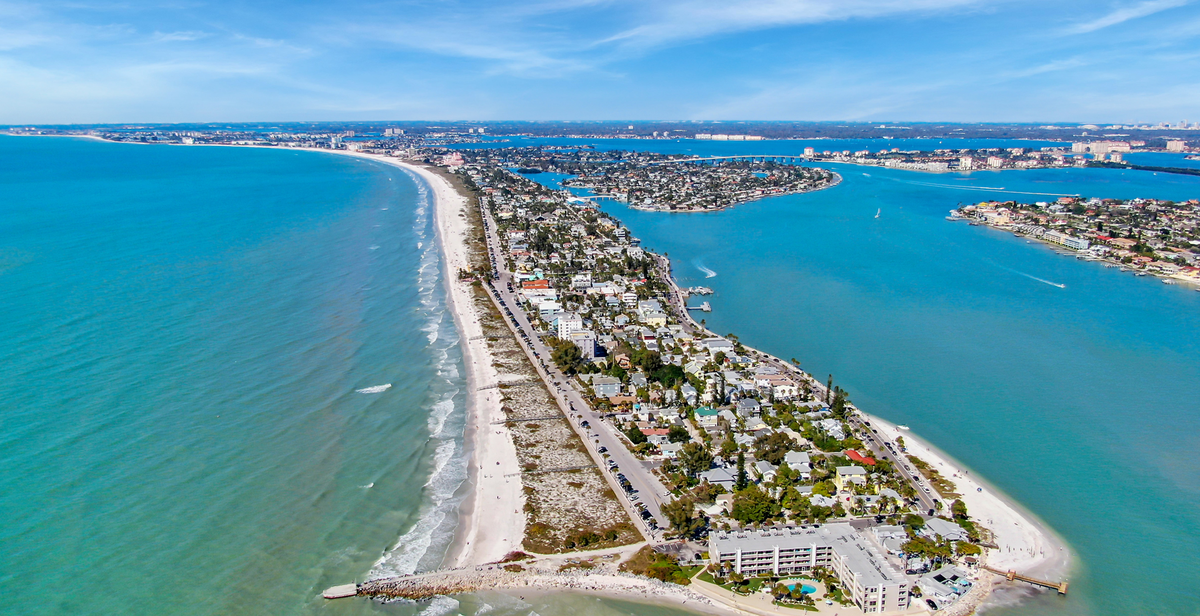 El pueblo es pequeño, pero paradisíaco. El pueblo es pequeño, pero paradisíaco.