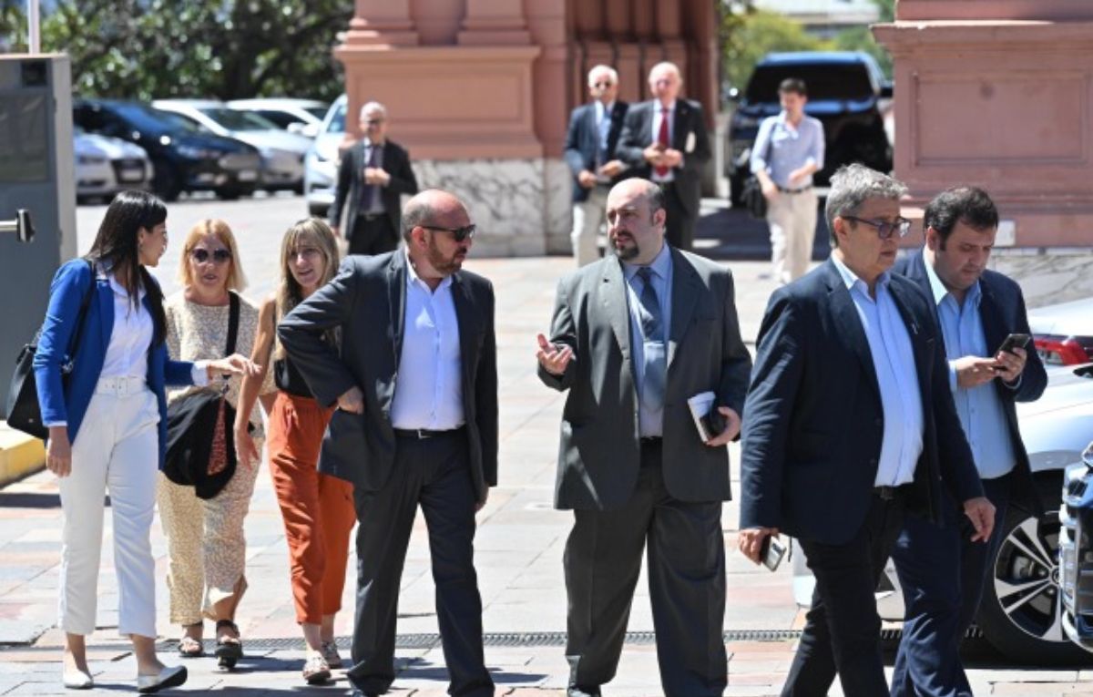 Trascendió que Milei les dijo a sus legisladores que no cederá ante los gobernadores. Trascendió que Milei les dijo a sus legisladores que no cederá ante los gobernadores.