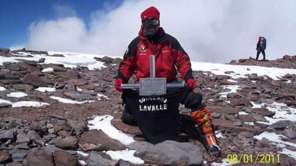 Además de policía, Mayorga también es bombero voluntario de Lavalle. Además de policía, Mayorga también es bombero voluntario de Lavalle.