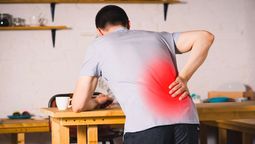 Si constantemente tienes dolor de espalda, te contamos qué significa y qué quiere decir espiritualmente