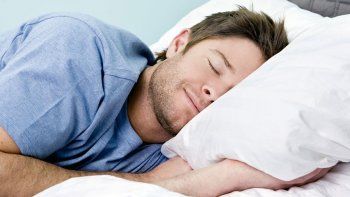 Si estás muy cansado, te damos 5 claves para dormir bien de noche