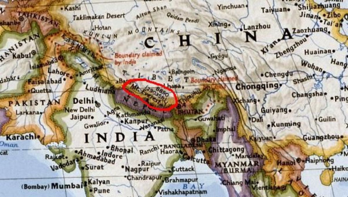 En Nepal se llama Sagarmatha (“frente al cielo”) y en tibetano Chomolungma (“madre del universo”). En Nepal se llama Sagarmatha (“frente al cielo”) y en tibetano Chomolungma (“madre del universo”).