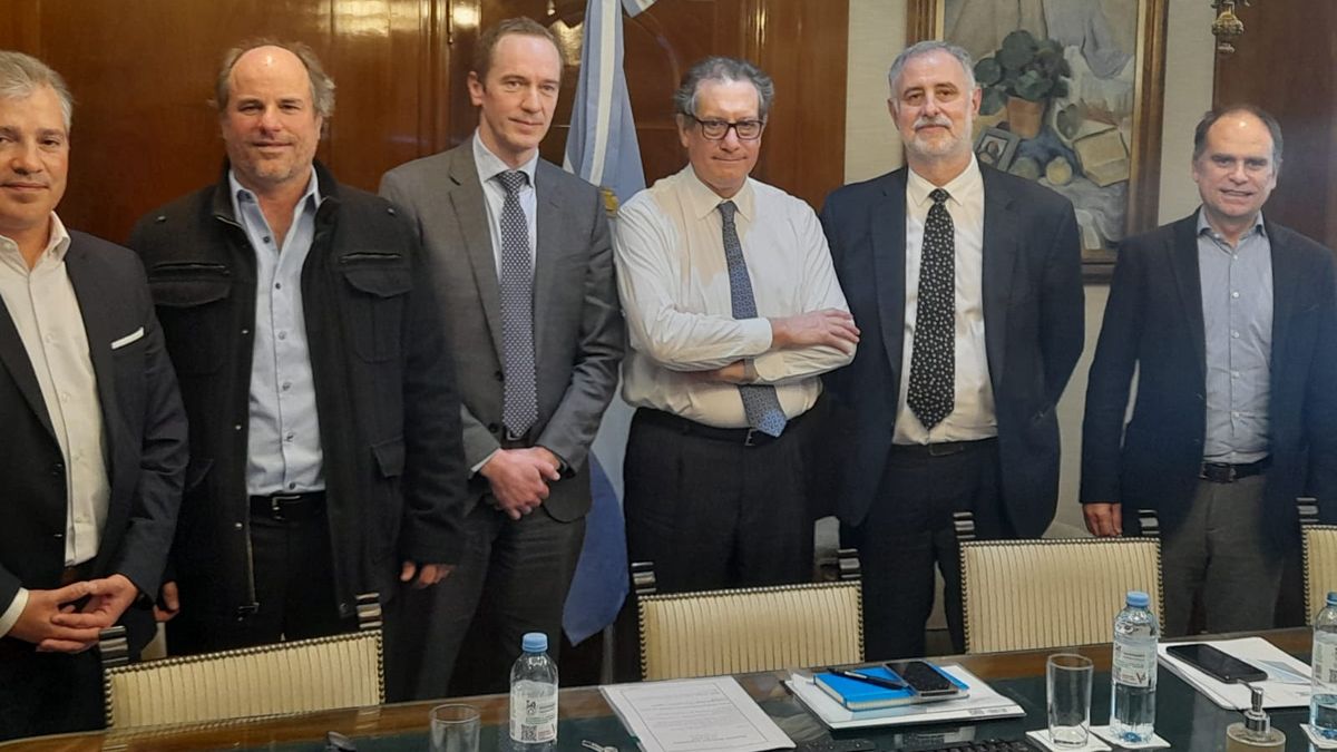 Representantes de Bodegas de Argentina se reunieron con Miguel Pesce, del Banco Central.