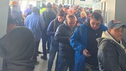 Camioneros denuncian largas esperas de hasta 400 choferes en la PDI chilena.