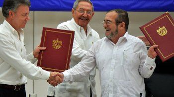 Con pomposo acto, Colombia sella la paz con FARC tras 52 años de guerra