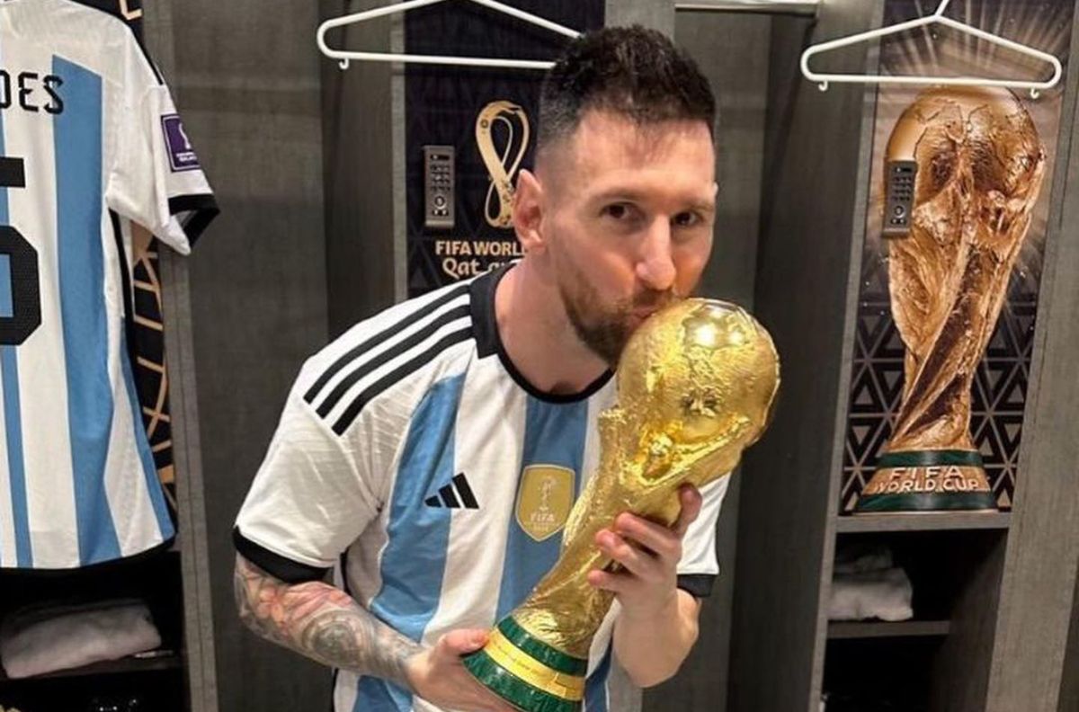 Messi con so trofeo màs preciado: la Copa del Mundo