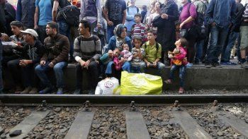 Más de 1.000 migrantes salieron a pie de la estación de Budapest 