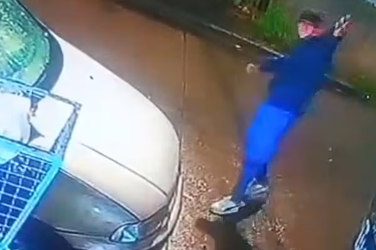 Hay balas para todos: Un adolescente de 16 años baleó la casa de un compañero de escuela.