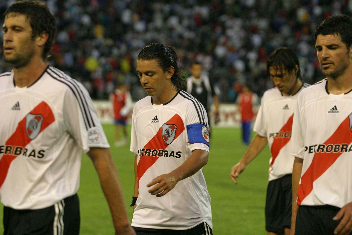 El Muñeco con pelo largo y cinta de capitán. El Muñeco con pelo largo y cinta de capitán.