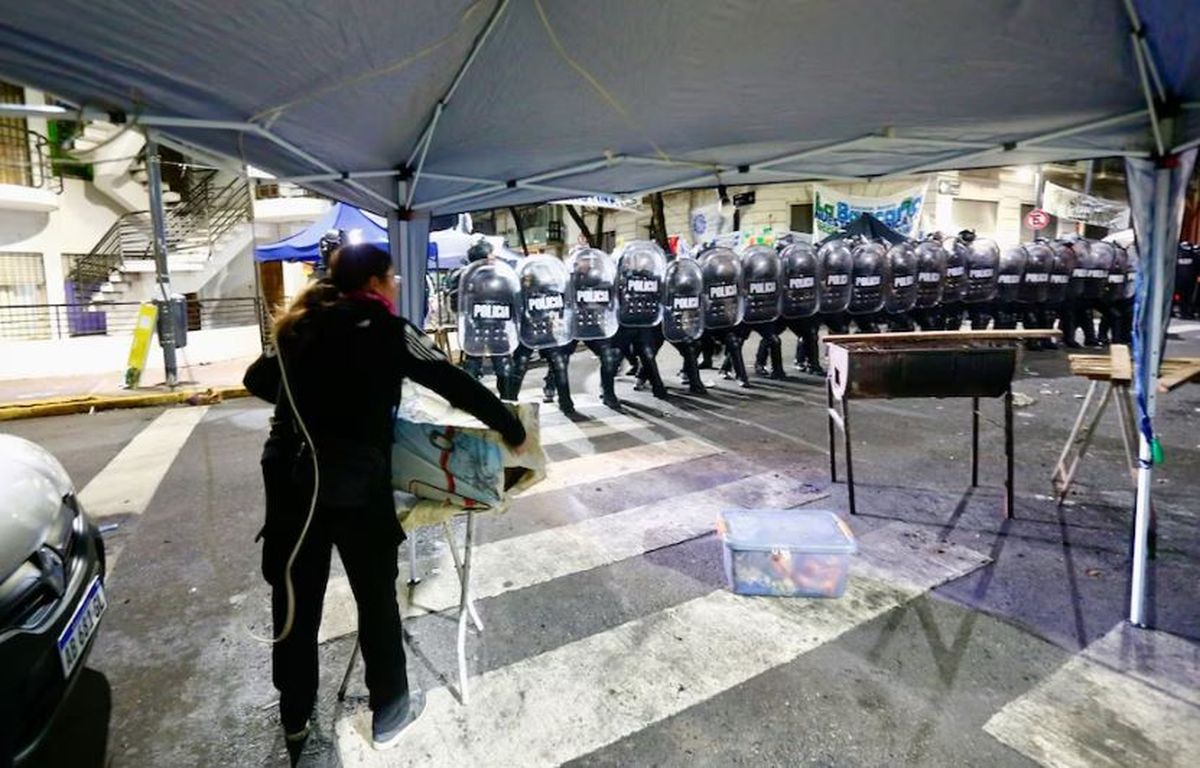 La Policía de la Ciudad de Buenos Aires actuó de madrugada.