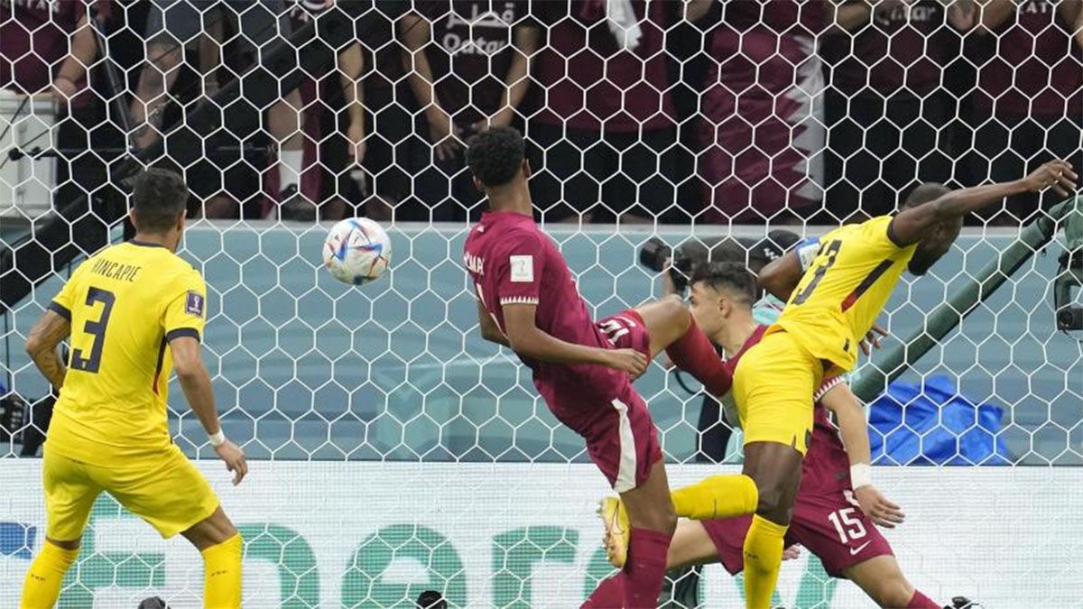 A Ecuador le cobraron un fuera de juego en el partido inaugural del Mundial Qatar 2022 ante Qatar y hubo polémica.