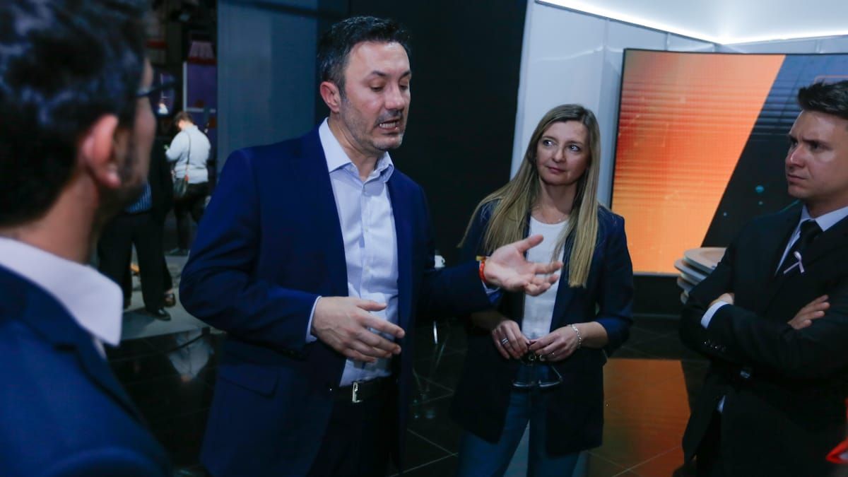 Luis Petri con el equipo político de 7D. Luis Petri con el equipo político de 7D.