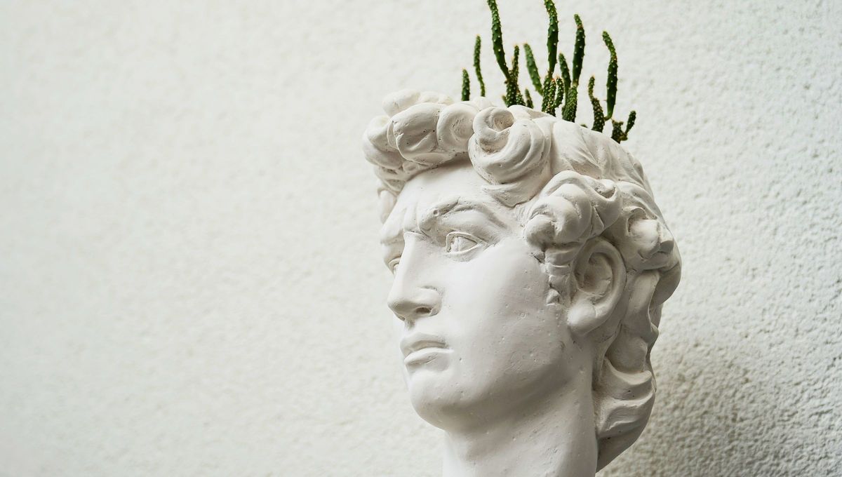 "Todo lo que sucede, conviene". "Todo lo que sucede, conviene".