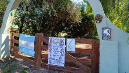 En la puerta de su casa en Rincón del Atuel, Cristina recordó esta fecha.