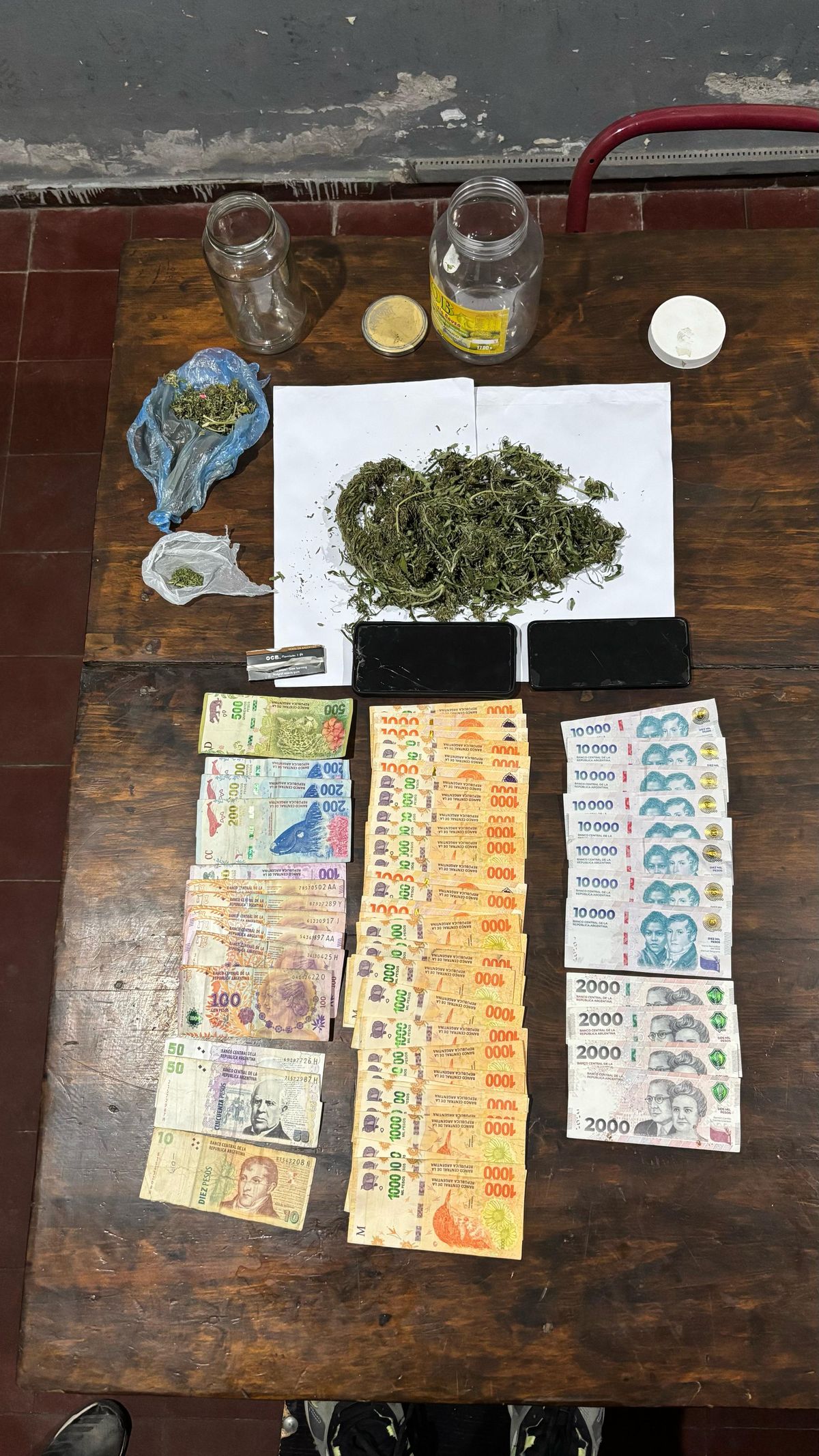 "El Kaká" y "El Oso" suman más de 70 antecedentes delictivos por robos y narcotráfico. "El Kaká" y "El Oso" suman más de 70 antecedentes delictivos por robos y narcotráfico.