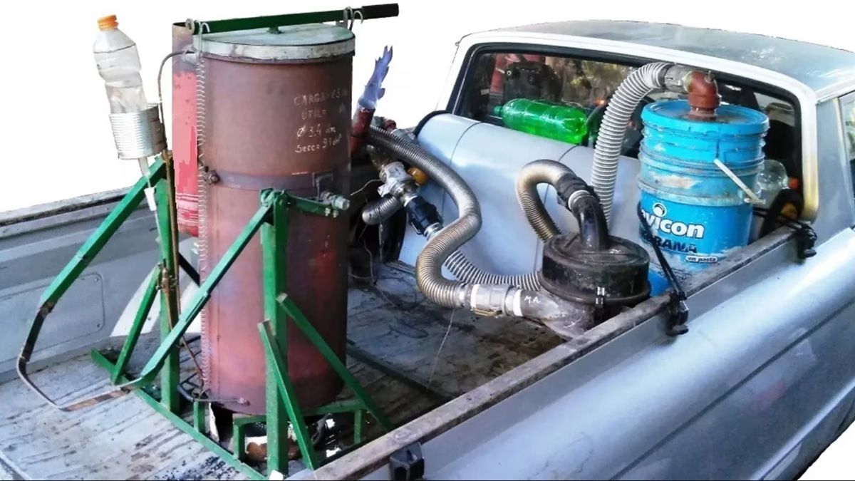 La camioneta de Eduardo funciona con basura, sin utilizar combustibles derivados del petróleo La camioneta de Eduardo funciona con basura, sin utilizar combustibles derivados del petróleo