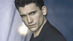 Jaime Lorente la rompe en Netflix con una serie española de 8 capítulos.