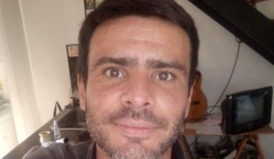 El médico fue encontrado colgado de un árbol.