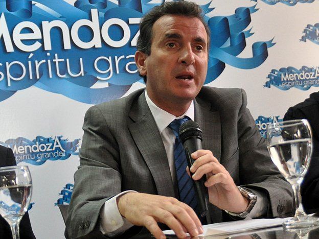 Pérez dijo no reconocer el paro de los médicos, pero citó al ministro de Hacienda para mejorar la propuesta