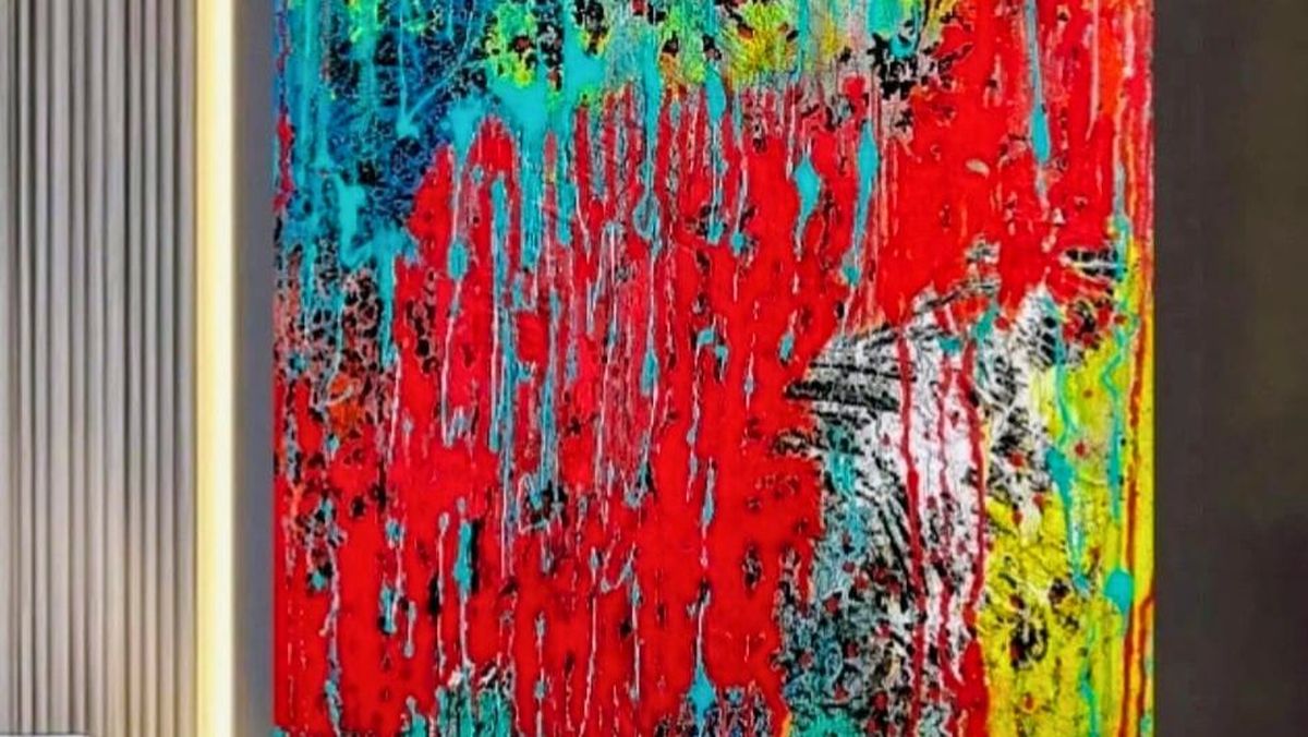 Rocío se vuelca hacia el arte abstracto y utiliza colores fuertes y vitales. Rocío se vuelca hacia el arte abstracto y utiliza colores fuertes y vitales.