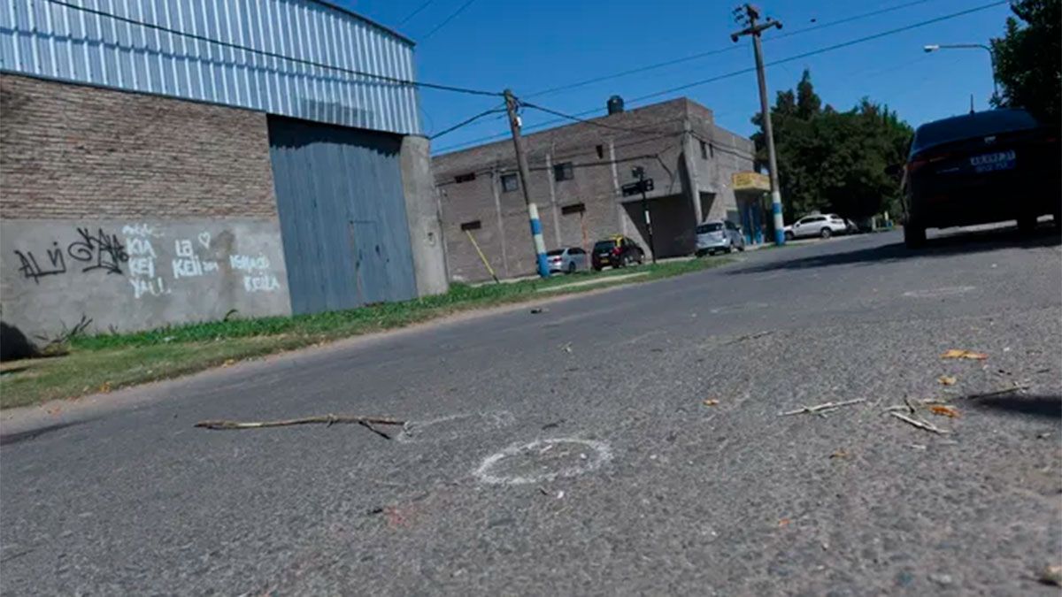 Se constató que la víctima tenía 14 orificios de arma de fuego en las piernas, la espalda y el maxilar. (Foto: Marcelo Bustamante / La Capital).
