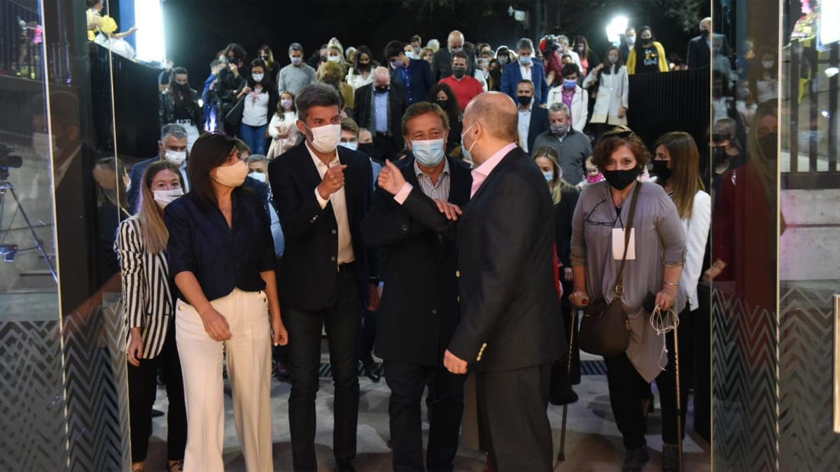 Los Suarez inauguraron el Espacio Cultural Plaza Independencia