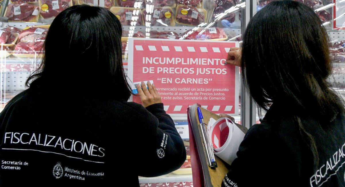 Fiscalizadores encontraron irregularidades en los supermercados.