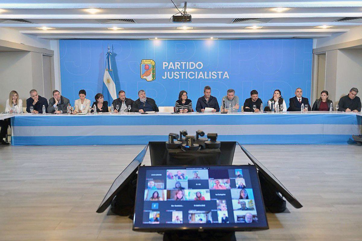 El congreso del Partido Justicialista (PJ) reunió a kirchneristas y a referentes del peronismo enemistados con Cristina Kirchner. El congreso del Partido Justicialista (PJ) reunió a kirchneristas y a referentes del peronismo enemistados con Cristina Kirchner.