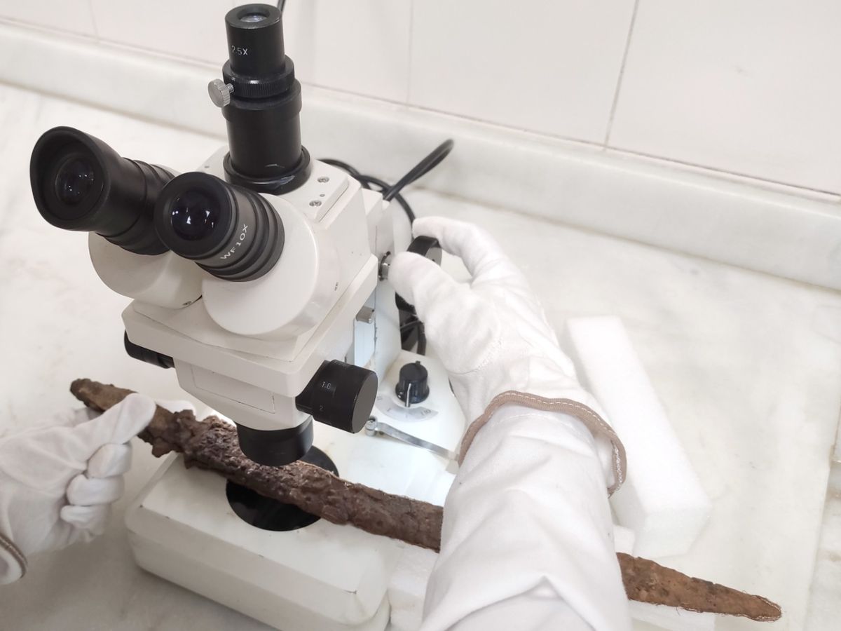 El mango de la espada fue la clave para descubrir su origen. El mango de la espada fue la clave para descubrir su origen.