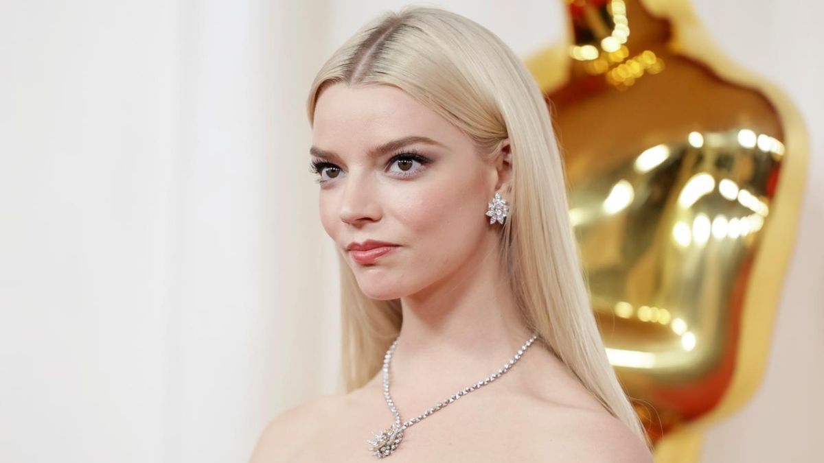 El secreto de belleza de Anya Taylor-Joy para lucir un pelo sedoso y largo