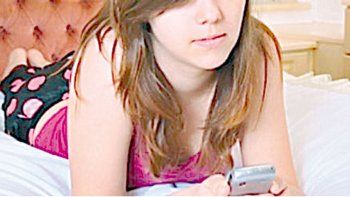 Una niña apuñaló a sus padres mientras dormían porque le quitaron el celular
