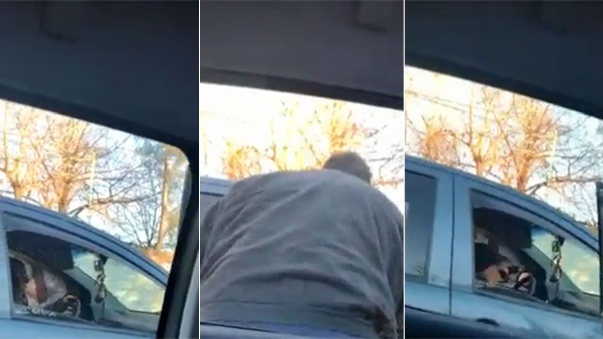 Uno de los automovilistas apuntó con un arma de fuego a la otra persona.