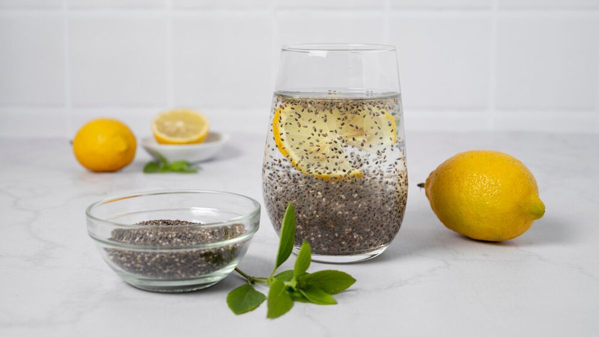 Harvard: beneficios de beber agua de chía con jugo de limón