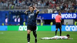 Enzo Fernández convirtió un golazo con dedicatoria especial.