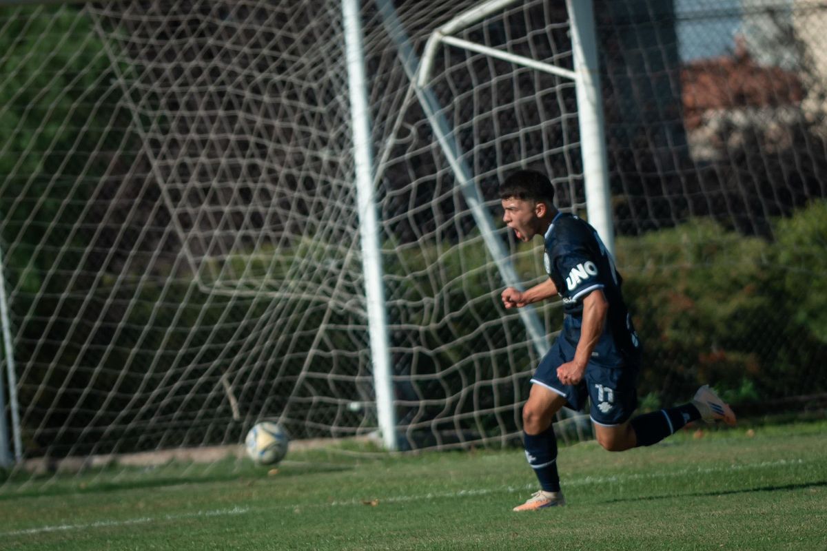 La Lepra se lució en el partido ante Huracán en Reserva.
