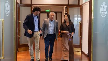Cornejo adjudicó la obra de la Doble Vía del Este con un presupuesto 23,2% menor al original Cornejo adjudicó la obra de la Doble Vía del Este con un presupuesto 23,2% menor al original