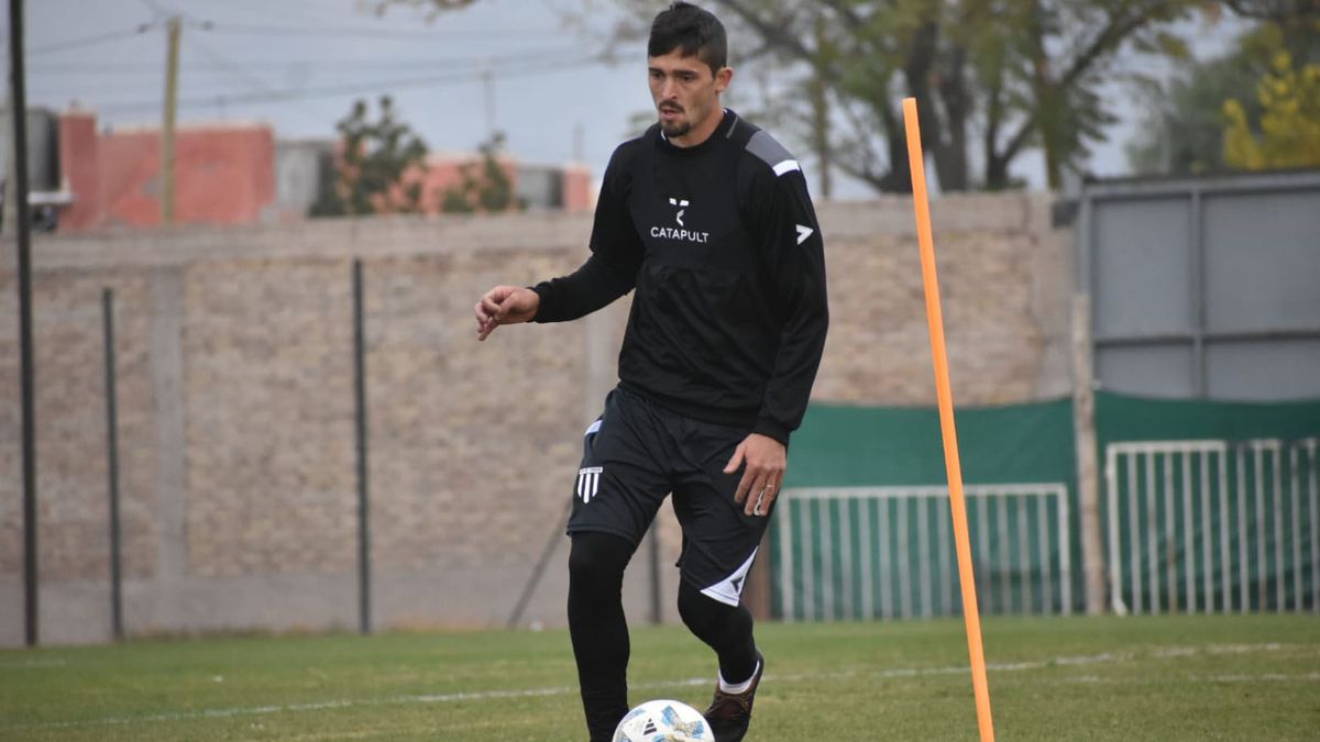 El defensor Diego Mondino es uno de los refuerzos de Gimnasia y Esgrima para la continuidad del certamen. El defensor Diego Mondino es uno de los refuerzos de Gimnasia y Esgrima para la continuidad del certamen.