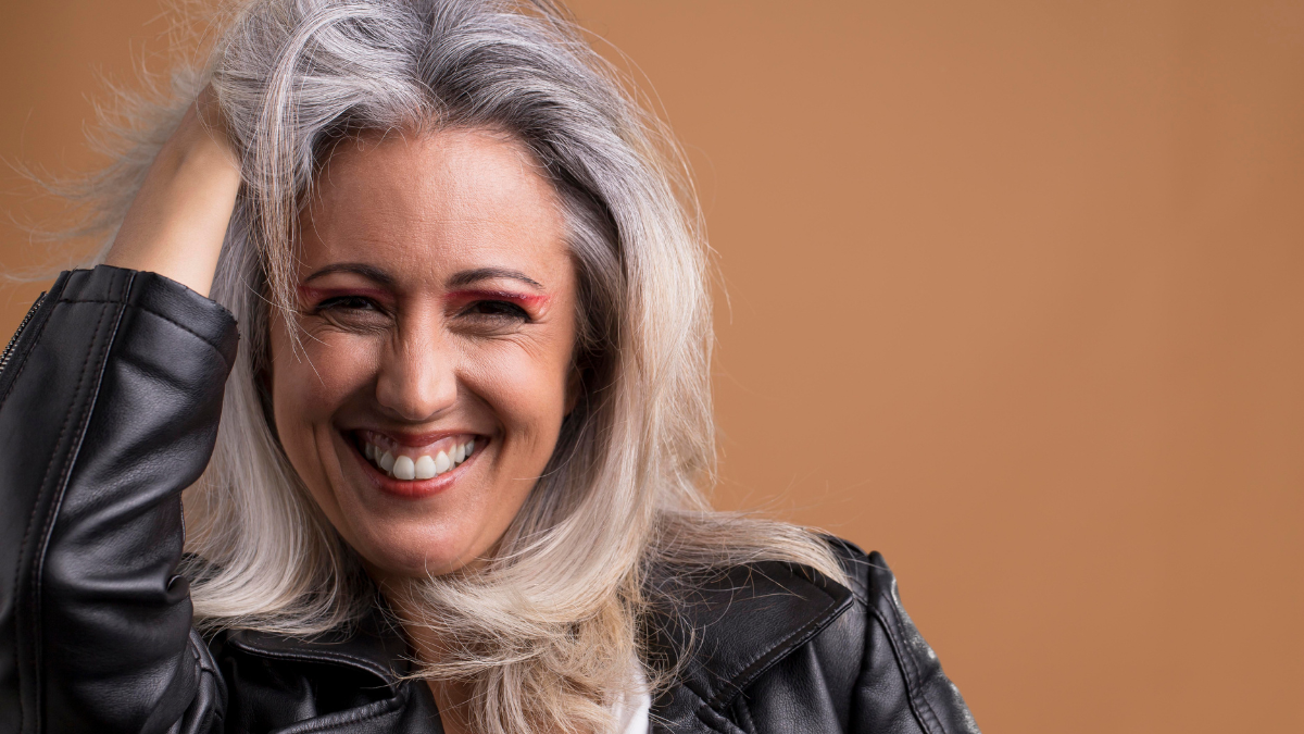 Las canas se vuelven amarillas, principalmente, por la luz solar. Las canas se vuelven amarillas, principalmente, por la luz solar.