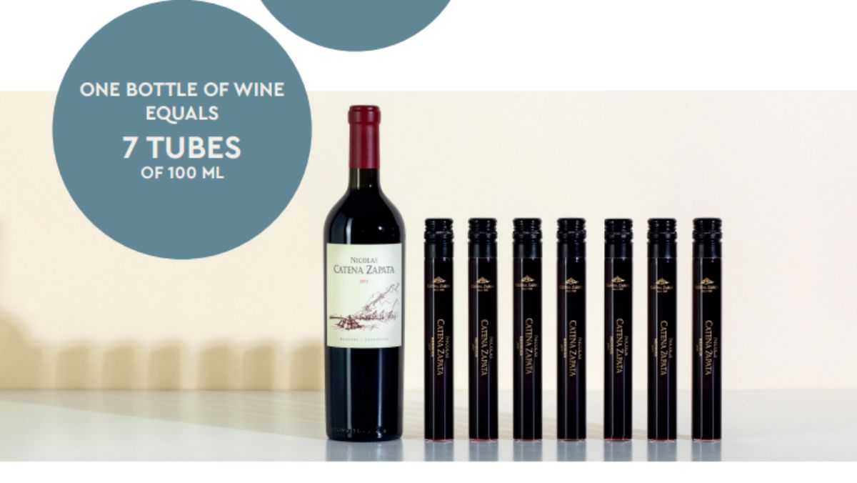 Elocuente imagen comparativa de una botella de vino y su distribución en tubos, lo que permite envío de muestras ocupando menores espacios para la logística de distribución, y la posibilidad de armar kits con diversas muestras de una misma bodega o según la temática deseada.