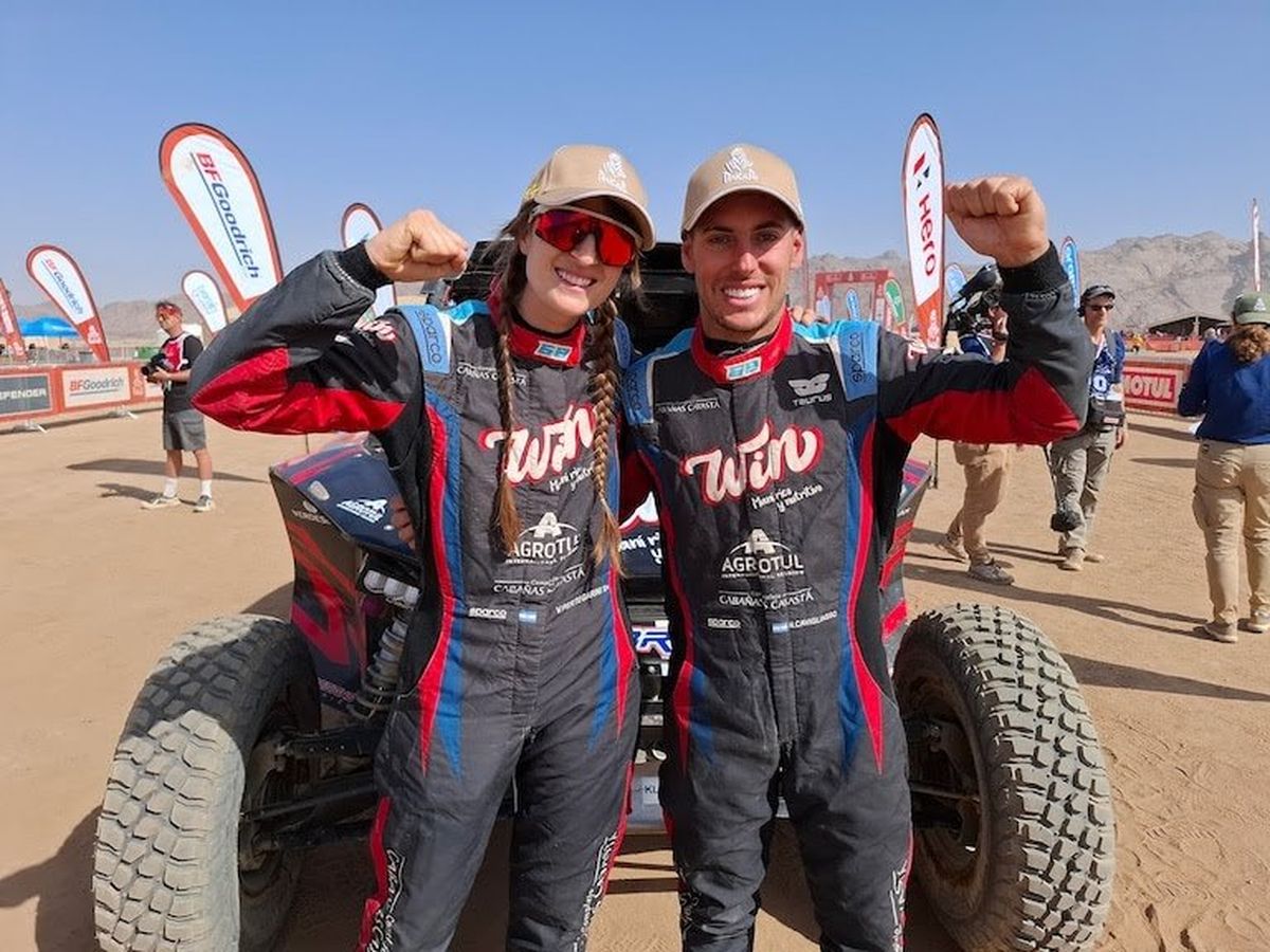 Nicolás Cavigliasso y Valentina Pertegarini lideran el Rally Dakar 2025 en la categoría Challenger. Nicolás Cavigliasso y Valentina Pertegarini lideran el Rally Dakar 2025 en la categoría Challenger.
