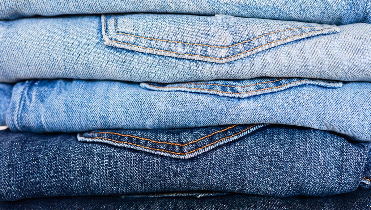 Los jeans nacieron hace varios años, en un principio como una prenda de trabajo para los mineros de California. Los jeans nacieron hace varios años, en un principio como una prenda de trabajo para los mineros de California.