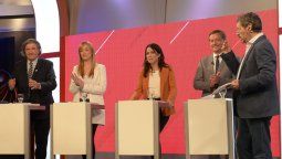 Un ping pong que relajó y divirtió a los aspirantes a la gobernación