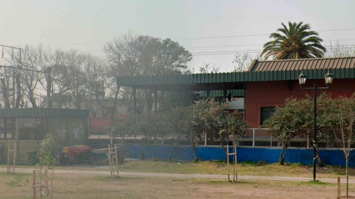 El agente de la Policía Federal era buscado desde el domingo por sus familiares y fue encontrado muerto frente a la estación de trenes de Longchamps