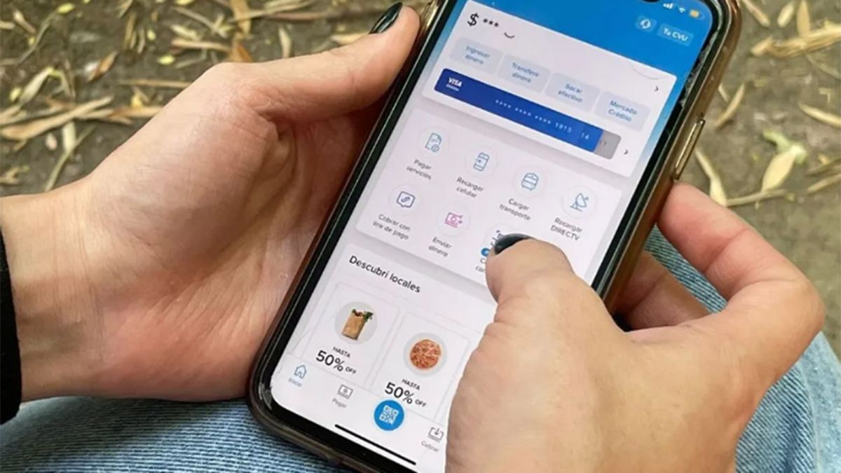 Se puede adherir cualquier tarjeta a Mercado Pago, siempre que no sea de una empresa. 