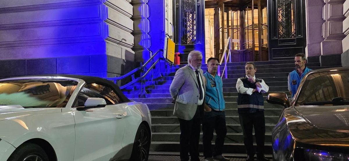 Aduana también incautó 30 millones de pesos y 20 mil dólares durante el operativo. Aduana también incautó 30 millones de pesos y 20 mil dólares durante el operativo.