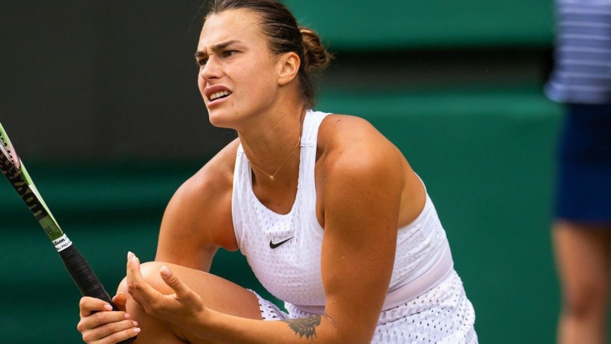 Sabalenka tuvo que retirarse de Wimbledon por una lesión en el hombro. 