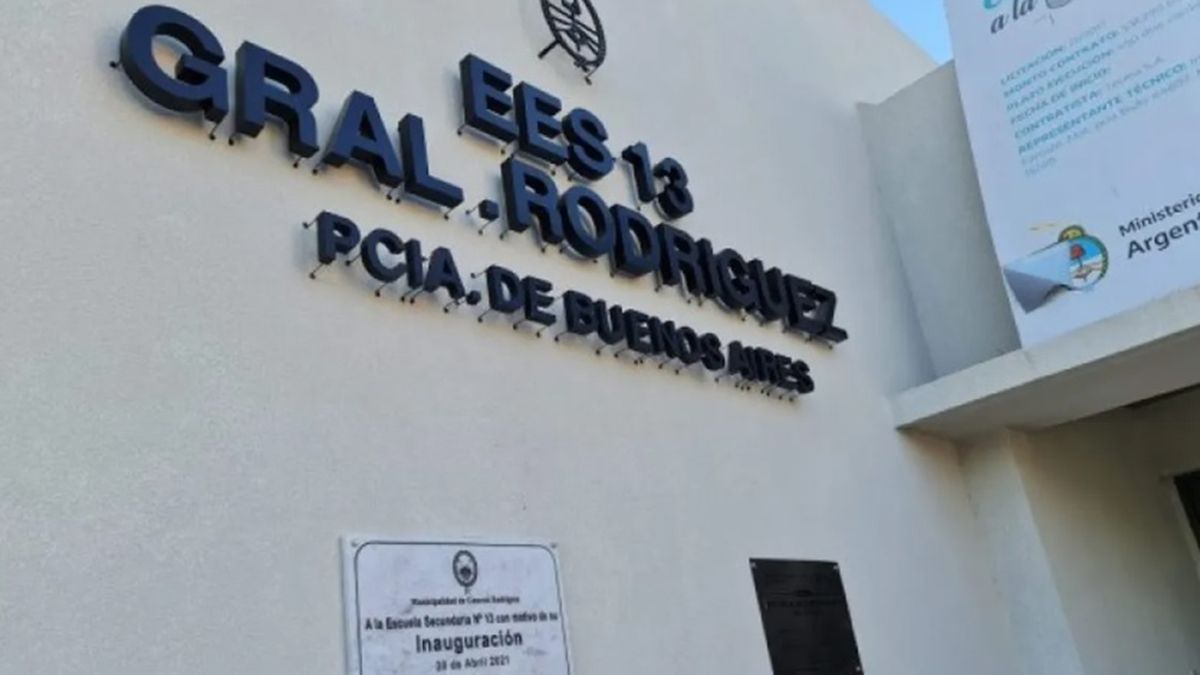 Un chico de 12 años fue atacado por otros alumnos en una escuela y le rompieron la cabeza